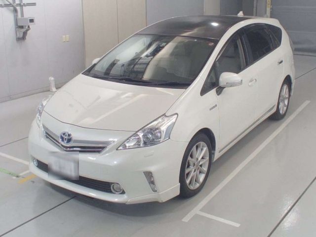 30666 Toyota Prius alpha ZVW41W 2012 г. (CAA Chubu)